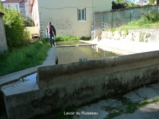 PEROUGES - MEXIMIEUX - CIRCUIT DES LAVOIRS-ain