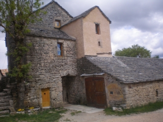 PLATEAU DU LARZAC - MONTREDON - SAINT SAUVEUR-aveyron