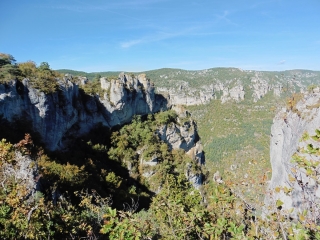CORNICHE NORD DU LARZAC A L OUEST DE PIERREFICHE