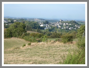 LAGUIOLE - EN DIRECTION DU BOIS-aveyron