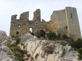 LAMANON - CHATEAU REINE JEANNE - SITE DES GROTTES DE CALES