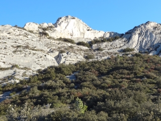 EYGALIERES - LE TOUR DES CALANS-bouches-du-rhone