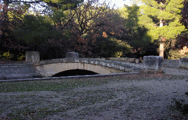 LES COLLINES DE CHARLEVAL-bouches-du-rhone