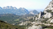 DANS LES ALPILLES - LE GROS CALAN-bouches-du-rhone