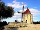 FONTVIEILLE - AUTOUR DES MOULINS -bouches-du-rhone