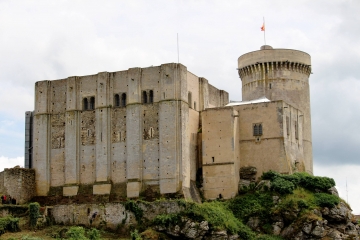 FALAISE - SUR LES TRACES DE GUILLAUME LE CONQUERANT-calvados