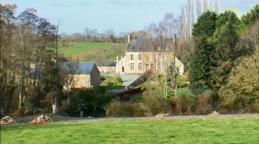 LONGRAYE - LINGEVRES - HOTTOT LES BAGUES-calvados
