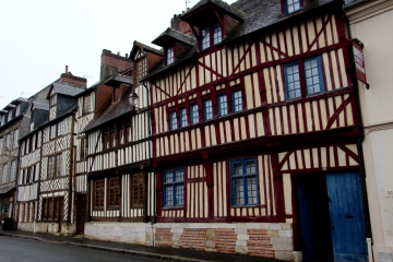 Balade Urbaine Dans Lisieux Randonnée Pédestre Trace Gps - 