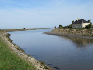 L AURE DU CARREFOUR GOT AU CONFLUENT AVEC LA VIRE-calvados