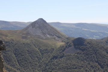 TOUR DE PEYRE ARSE-cantal