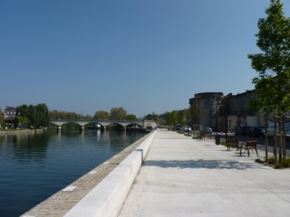 COGNAC - PORT- VILLE HISTORIQUE ET BORDS DE CHARENTE-charente