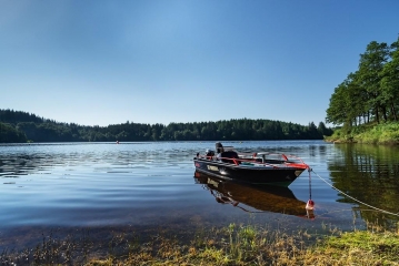 TOUR DU LAC DE VIAM-correze