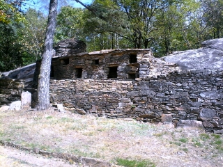LE COIROUX PAR LE PUY ET LE CANAL-correze