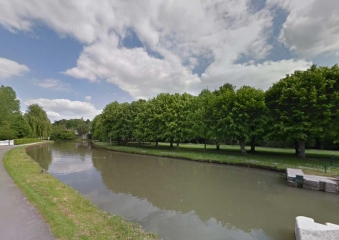 LA FERTE-MILON - UN GéANT DE PIERRE-aisne