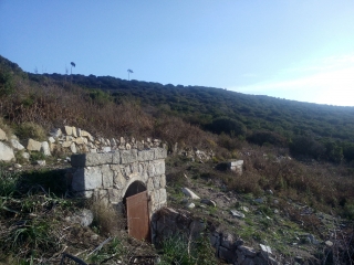 CHATEAU DE LA PUNTA PAR LE SENTIER DES FONTAINES-corse-du-sud