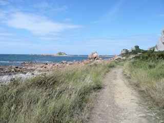 TOUR  DE PLOUGRESCANT-cotes-d-armor