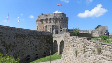 DINAN - VILLE MEDIEVALE-cotes-d-armor