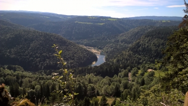GORGE DU DOUBS ENTRE SUISSE ET FRANCHE CONTE-doubs