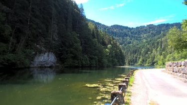GORGE DU DOUBS ENTRE SUISSE ET FRANCHE CONTE-doubs