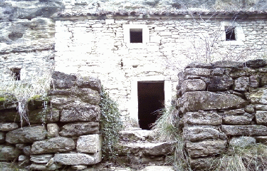 VILLAGE TROGLODYTE DE BARRY-drome