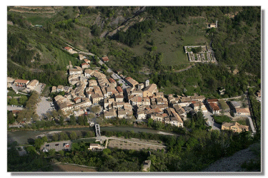 REMUZAT - ROCHER DU CAIRE-drome