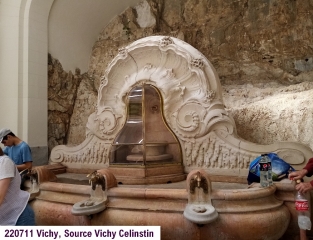 VICHY - REINE DES VILLES D EAU-allier