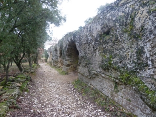 REMOULINS - SENTIER DE L AQUEDUC-gard