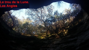 TROU DE LA LUNE - CHATEAU POINTU-gard