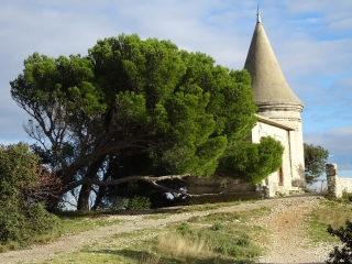 TROU DE LA LUNE - CHATEAU POINTU-gard