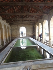 LES 4 LAVOIRS DE LIRAC A ST VICTOR LACOSTE PAR LE CASTELLAS-gard