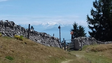LA DENT DE VAULION VIA VALLORBE PUIS LE LAC DE JOUX-suisse