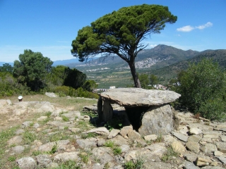 ROSES - LES DOLMENS - ROUE DES MEGALITHES - COSTA BRAVA-espagne