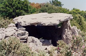LES GRANDS DOLMENS A MINERVE