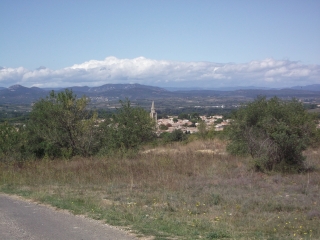 GARRIGUE VIGNES ET SCULPTURES MONUMENTALES A MONTAGNAC -herault