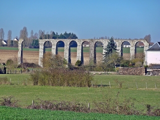 FONDETTES - COTEAU AVEC POINTS DE VUE SUR L AQUEDUC ROMAIN - CHATEAU DE LUYNES-indre-et-loire