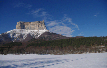  Au pied du mont Aiguille-isere
