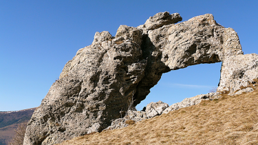 PIERRE PERCEE PAR LES CREYS-isere