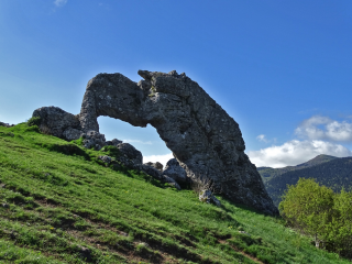 PIERRE PERCEE PAR LES CREYS-isere
