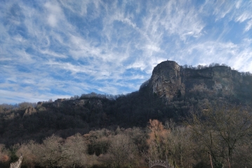 LARINA ENTRE FALAISE ET SITE ARCHEOLOGIQUE-isere