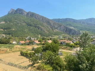 SOUS LE GRAND ROCHER-isere