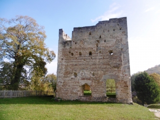 GILLONNAY - DU CHATEAU MONTGONTIER AU CHATEAU BOSCOZEL ET ND DU MONT-isere