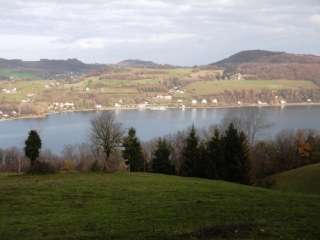 CHARAVINES- TOUR DU LAC DE PALADRU-isere