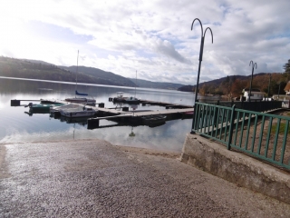CHARAVINES- TOUR DU LAC DE PALADRU-isere
