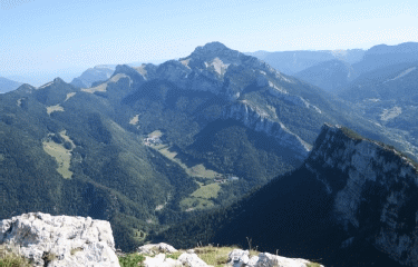 TOUR DU CHARMANT SOM-isere