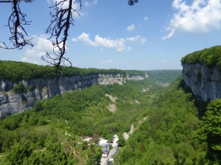 AUTOUR DE L ABBAYE DE BAUME LES MESSIEURS-jura