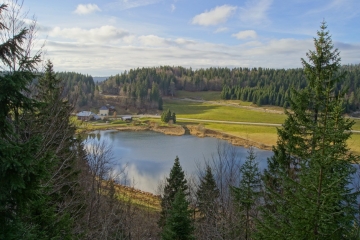 LAMOURA - POINT DE VUE DU LAC-jura