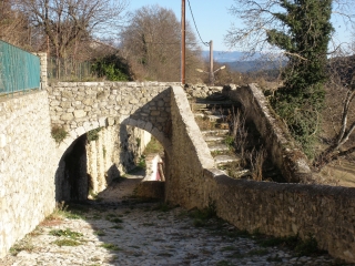 NIOZELLES - PIERRERUE-alpes-de-haute-provence
