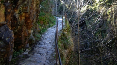 GOUFFRE D ENFER ET PAS DU RIOT - TOUR DES BARRAGES - BELVEDERE ET ROCHE CORBIERE-loire