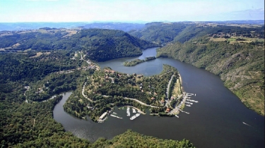 CHATEAU DE ROCHE LA MOLIERE A LA PLAGE DE SAINT VICTOR SUR LOIRE-loire