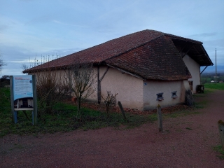 SAINT-HILAIRE-SOUS-CHARLIEU ET SON GRAND COUVERT-loire